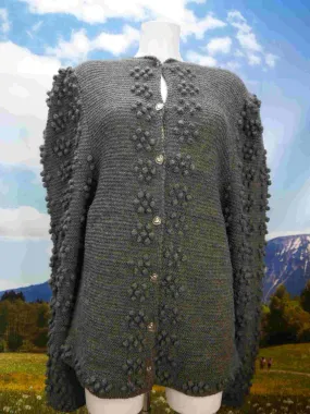 Handgestrickt graue Strickjacke mit Herzknöpfe spitze Trachtenjacke Jacke Gr.40
