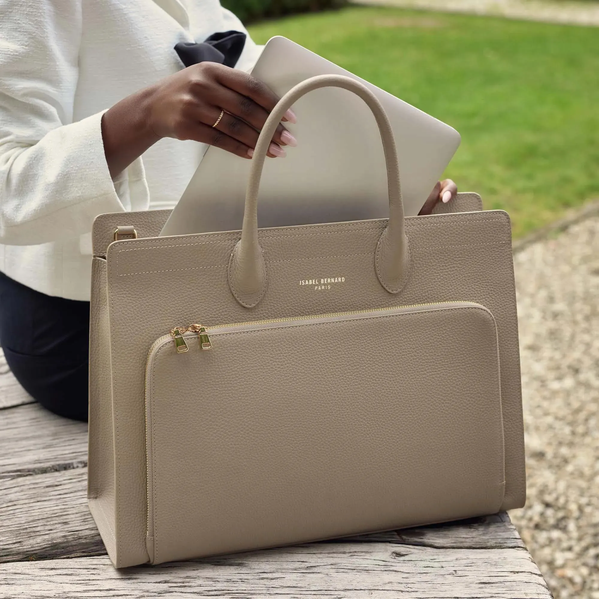   Isabel Bernard  Isabel Bernard Honoré damen Handtasche Taupe IB250 Taupe  Crossbody Bag 