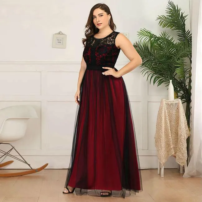 Plus Size Abendkleid mit Tüll & Spitze