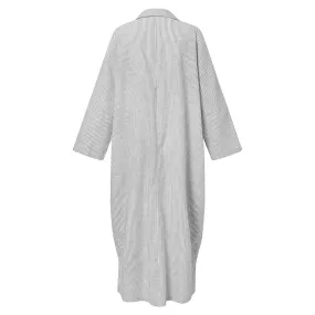 Schönes langes Kleid